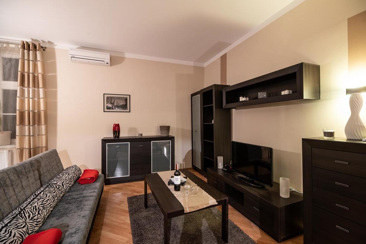 Cracow Rent Apartments - Spacious Apartments For 2-7 People In Quiet Area - Kolberga Street Nr 3 - 10 Min To Main Square By Foot 克拉科夫 外观 照片